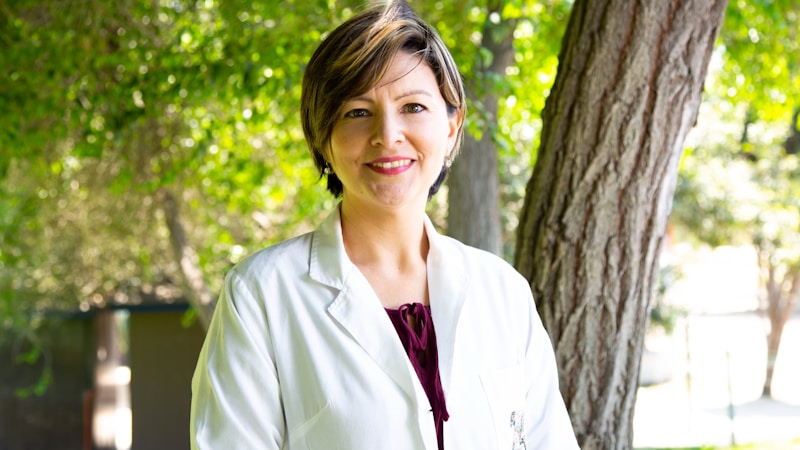 FUE hair transplant consultation with practitioner